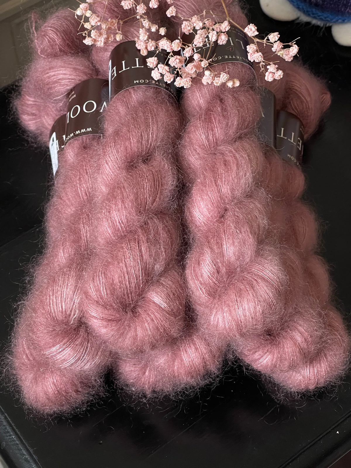 Détail texture Doucette kid mohair soie halo vaporeux coloris rose fané Love Is Wooliette