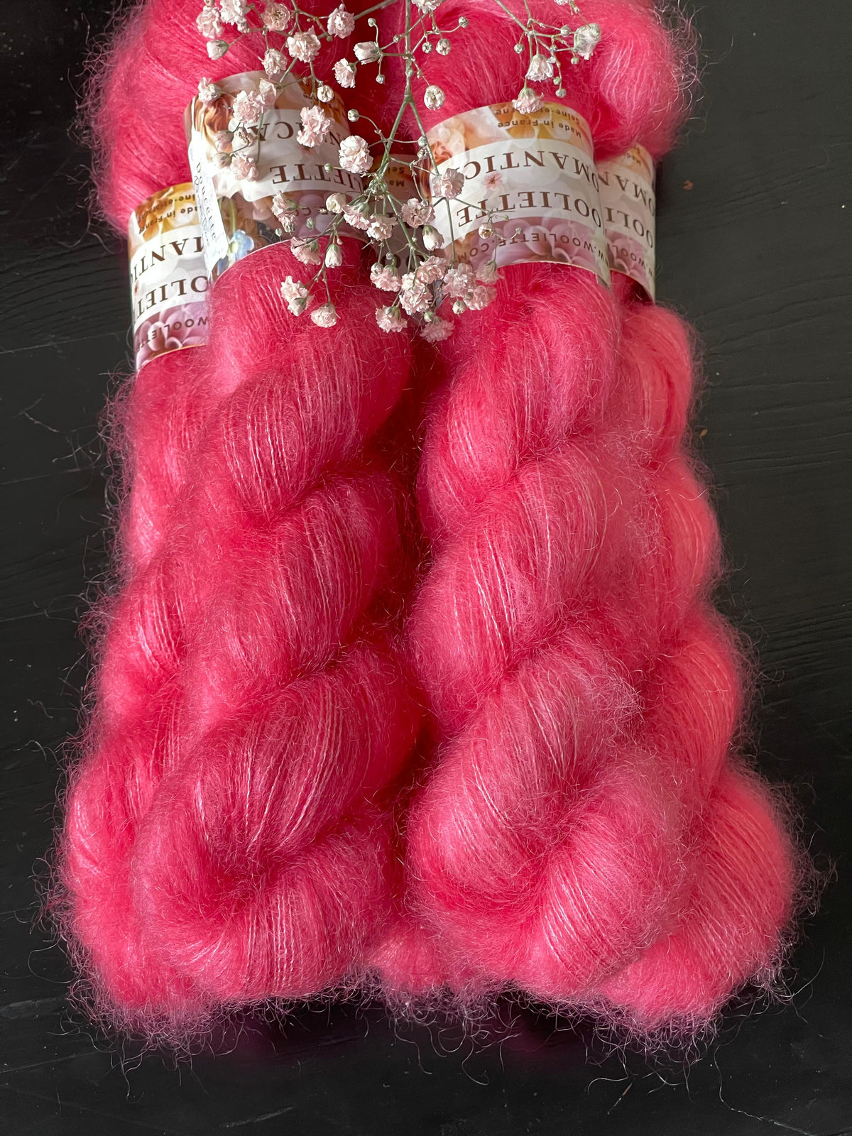 Laine Doucette Romantica kid mohair et soie Dolce Vita rose framboise teinte main Wooliette
