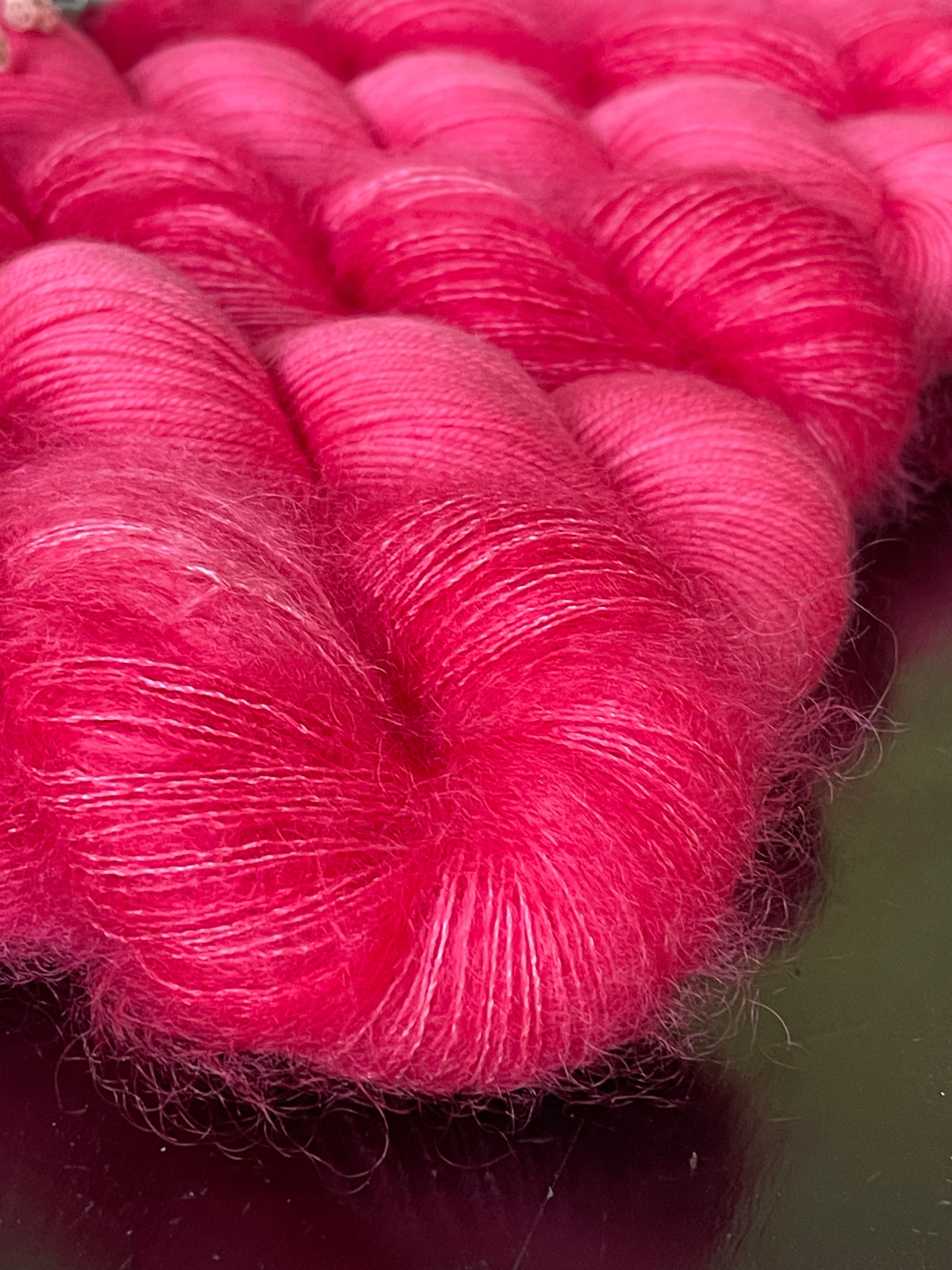 Écheveaux laine mohair soie Doucette Mamma Mia 50g 420m rose framboise lumineux Wooliette