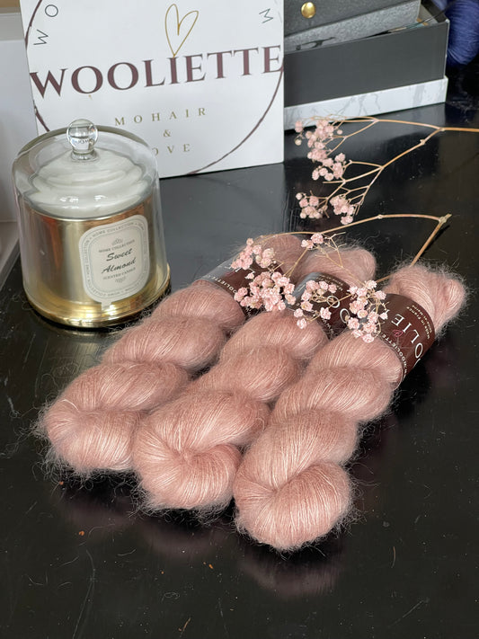 Laine Doucette kid mohair et soie Cosmic Love rose nude teinte main Wooliette