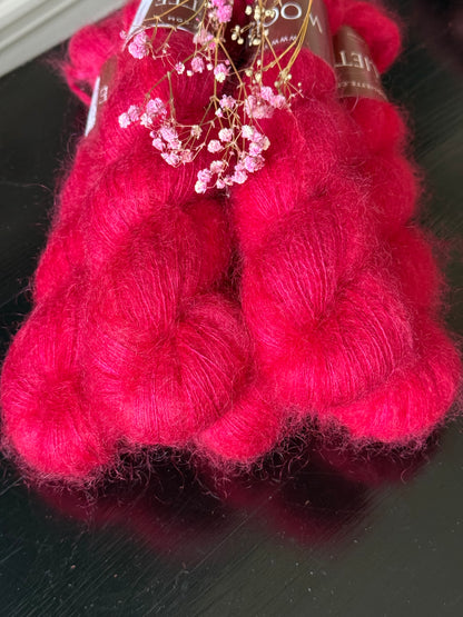Laine Doucette kid mohair et soie Berry Blum rose pivoine teinte main Wooliette