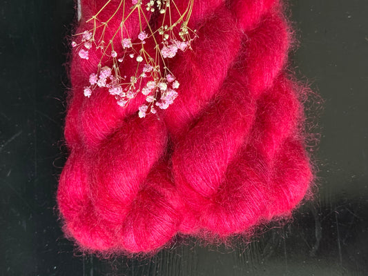 Détail texture Doucette kid mohair soie halo vaporeux coloris rose velouté Berry Blum Wooliette