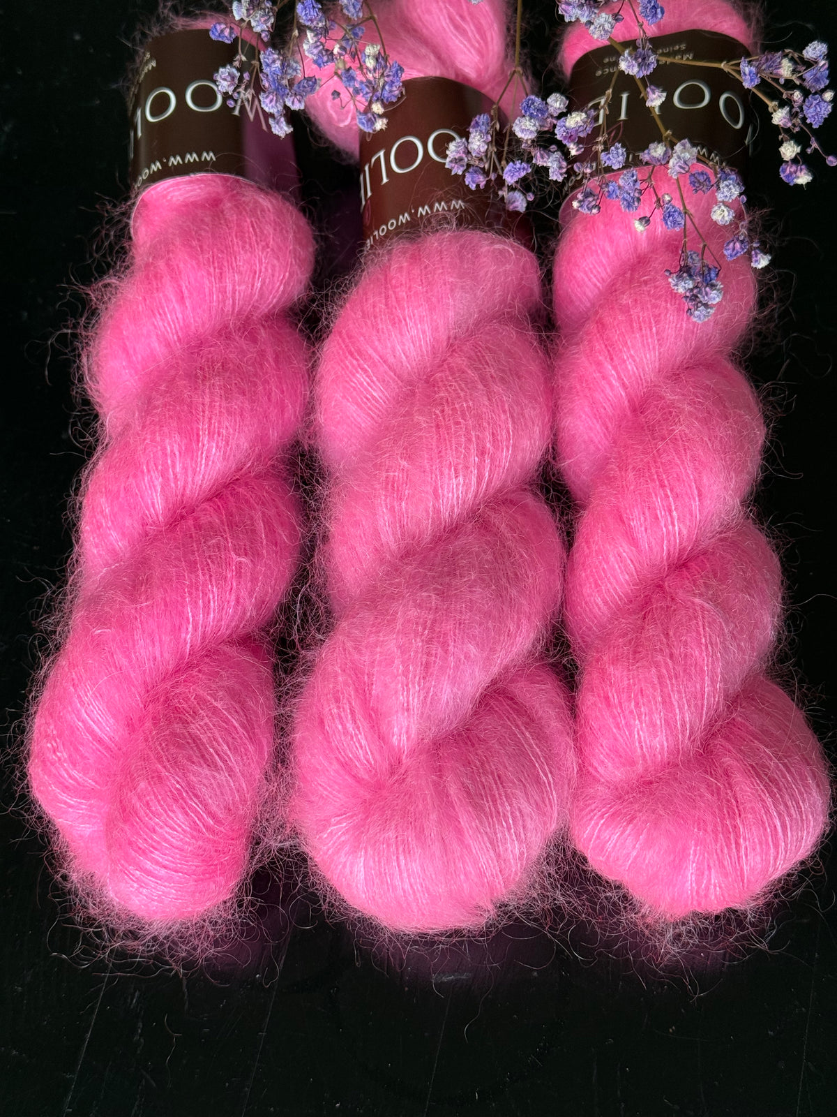 Laine Doucette kid mohair et soie Palm Beach rose vif ensoleillé teinte main Wooliette