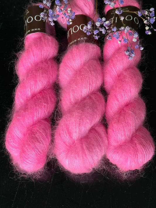 Laine Doucette kid mohair et soie Palm Beach rose vif ensoleillé teinte main Wooliette