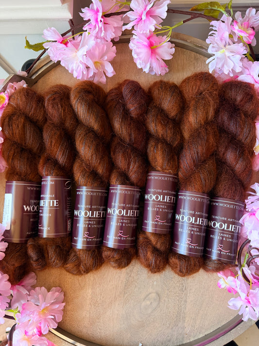 Laine Doucette kid mohair et soie Écorce d'Automne roux profond teinte main Wooliette