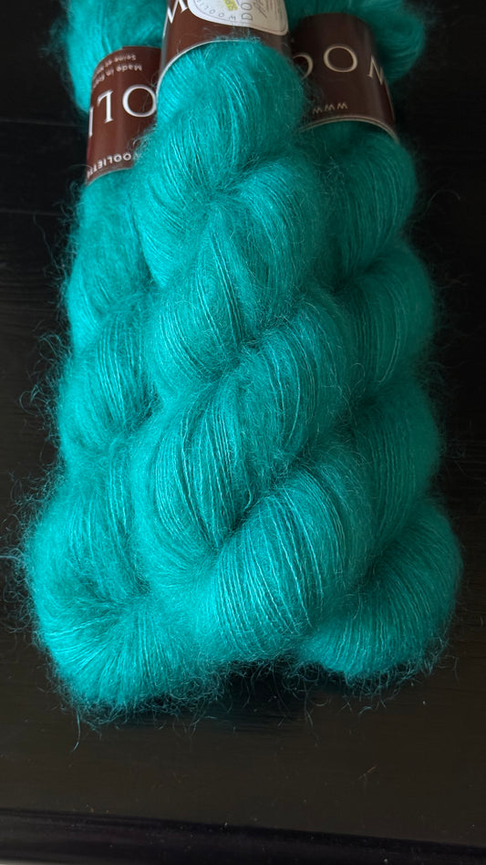 Laine Doucette kid mohair et soie Azzura turquoise profond teinte main Wooliette