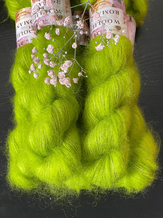 Laine Doucette Romantica kid mohair et soie Artemis vert anis teinte main Wooliette