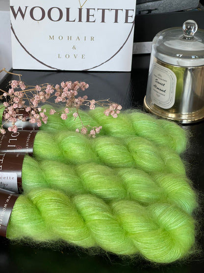 Détail texture Doucette kid mohair soie halo vaporeux coloris vert tendre Vertigo Wooliette