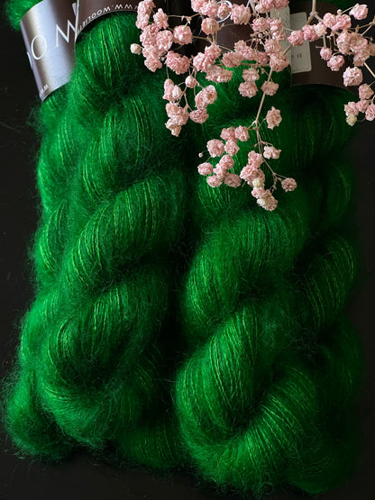 Détail texture Doucette kid mohair soie halo vaporeux coloris vert Verde Wooliette