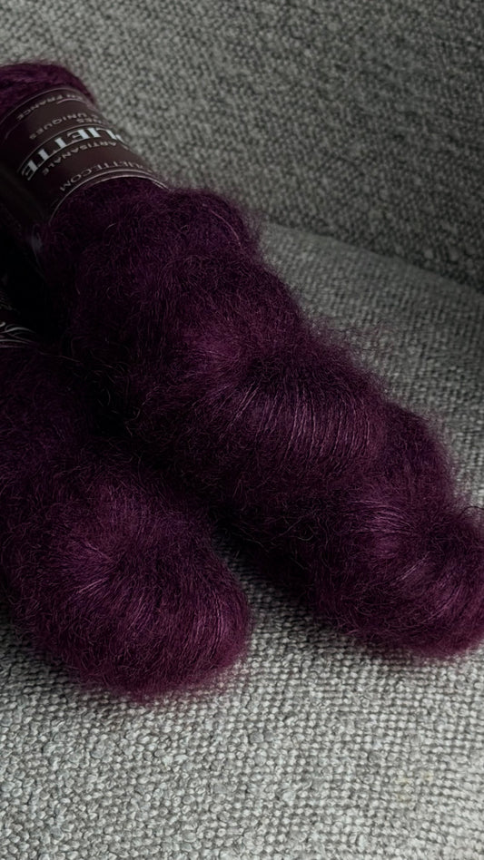 Laine Doucette kid mohair et soie Prunelle violet profond teinte main Wooliette