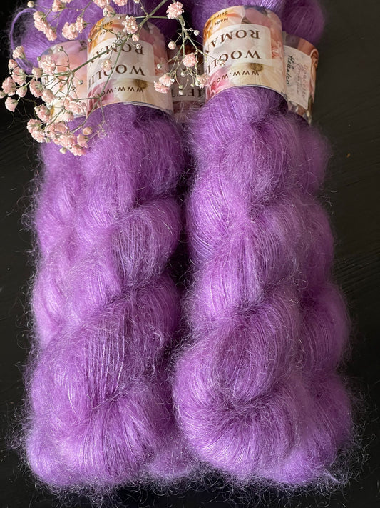 Laine Doucette Romantica kid mohair et soie Helenica violet orchidée teinte main Wooliette