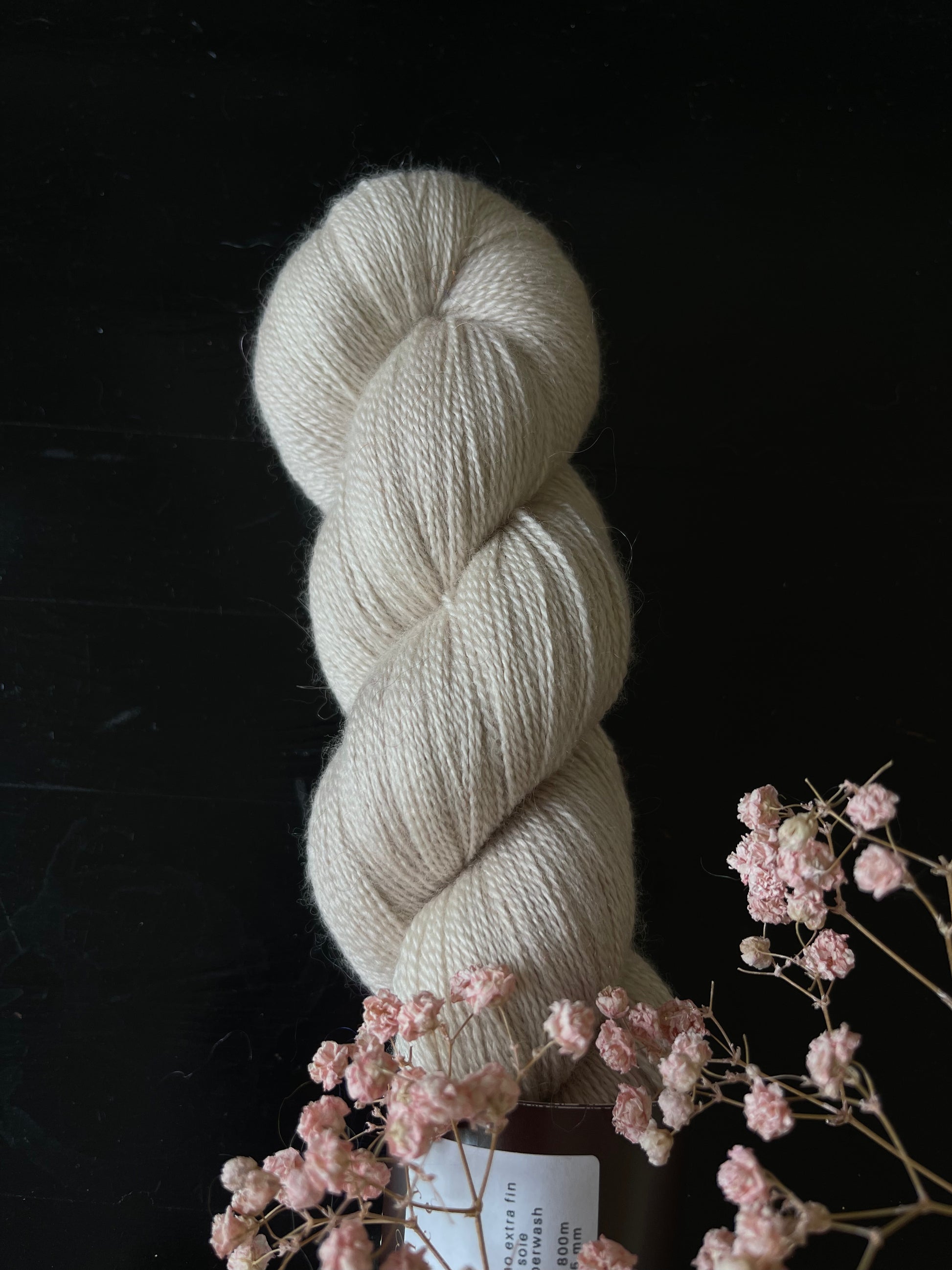 Laine Silky Lace mérinos et soie Café Latté beige lin teinte main Wooliette