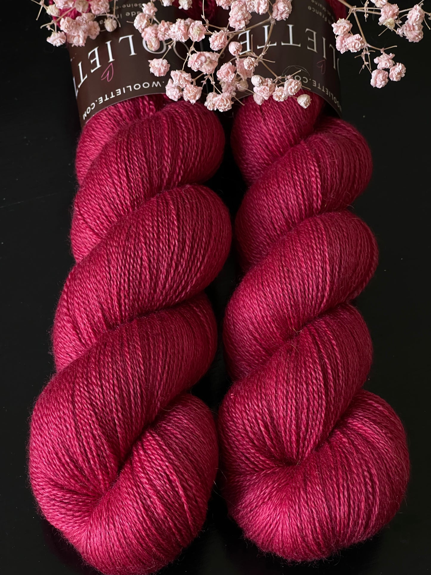 Laine Silky Lace mérinos et soie Burlesque rouge cerise teinte main Wooliette
