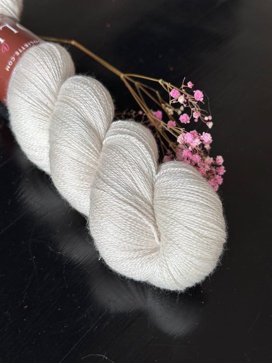 Laine Silky Lace Stelina mérinos soie Tender beige très clair pailletée Wooliette