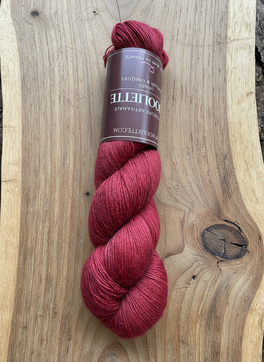 Écheveau laine dentelle mérinos soie Stellina Burlesque 100g 800m rouge cerise argenté Wooliette