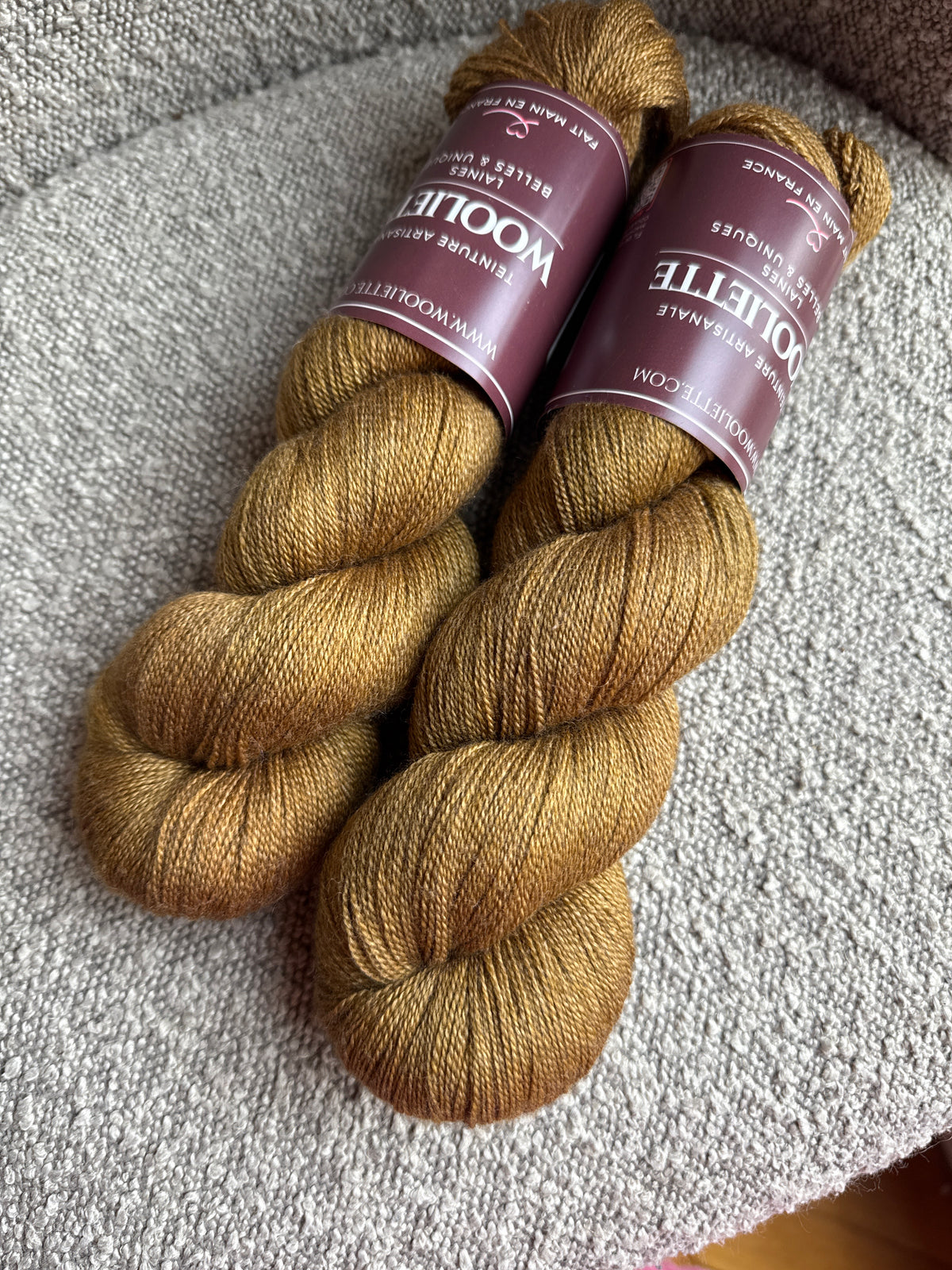 Écheveau laine dentelle mérinos yak soie Bronze 100g 800m brun doré métal ancien Wooliette