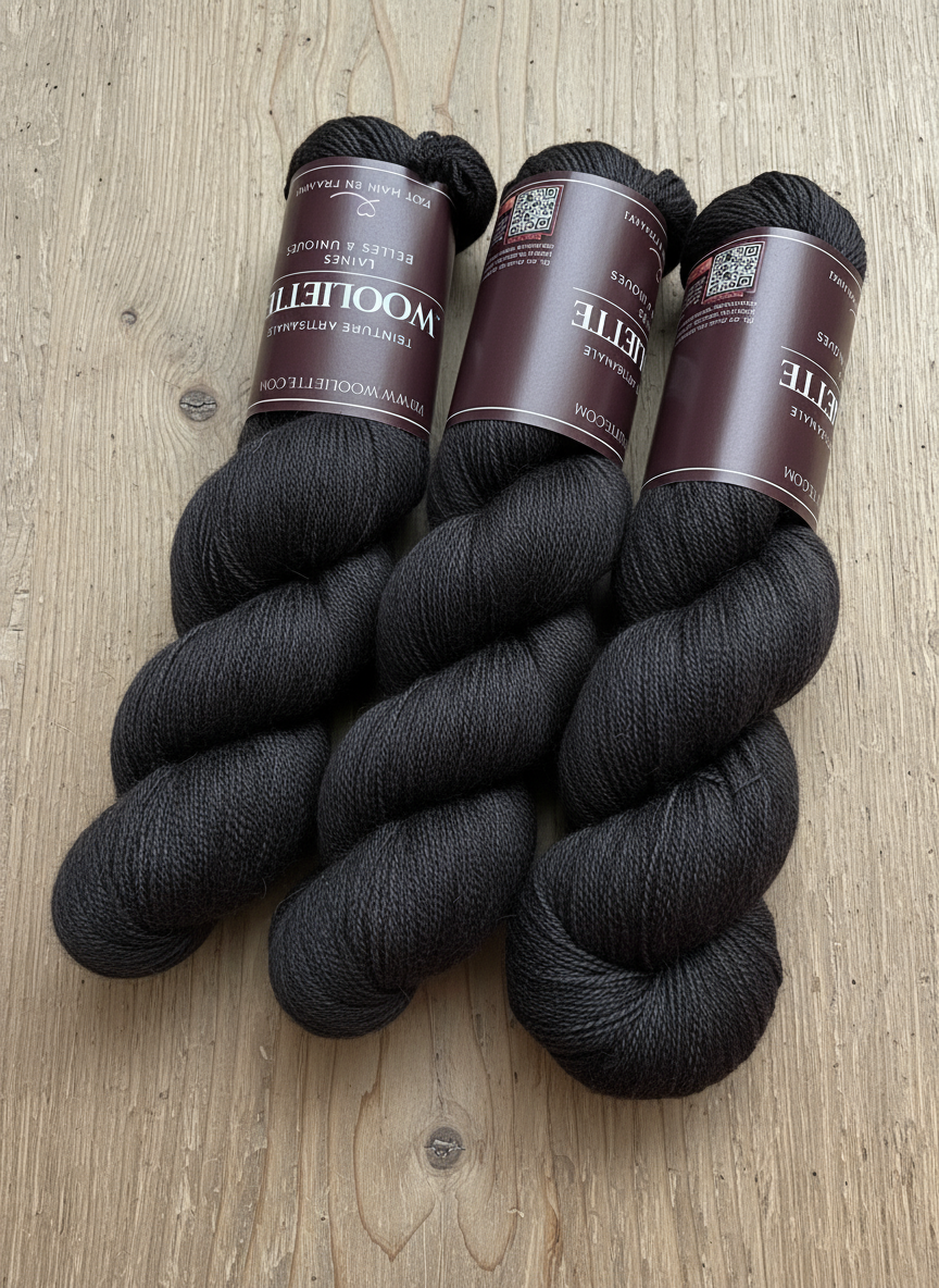 Laine Yakiss lace retordue mérinos yak et soie Onyx noir profond teinte main Wooliette