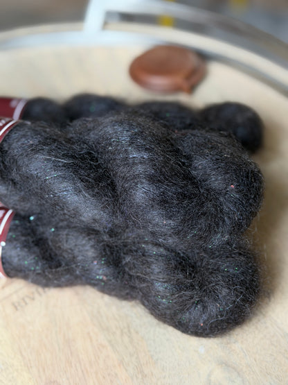 Laine mohair et soie à paillettes noire Onyx, écheveau lace teint à la main en France Wooliette