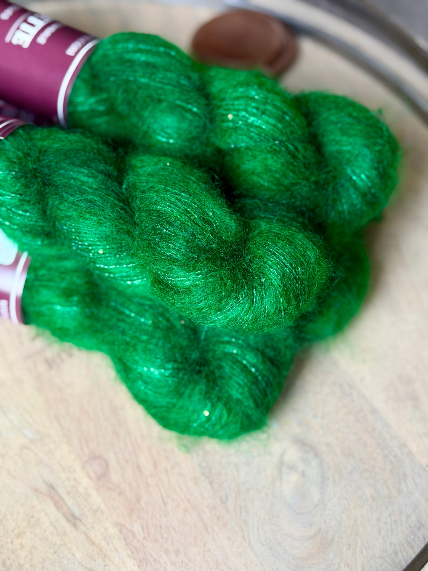 Laine mohair et soie à paillettes vert vif Verde, écheveau lace teint à la main en France Wooliette