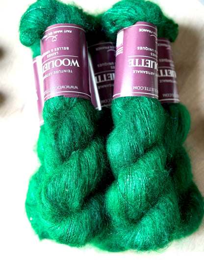 Écheveaux de laine Aura Verde, super kid mohair, soie de mûrier et paillettes, 50 g 300 m, Wooliette