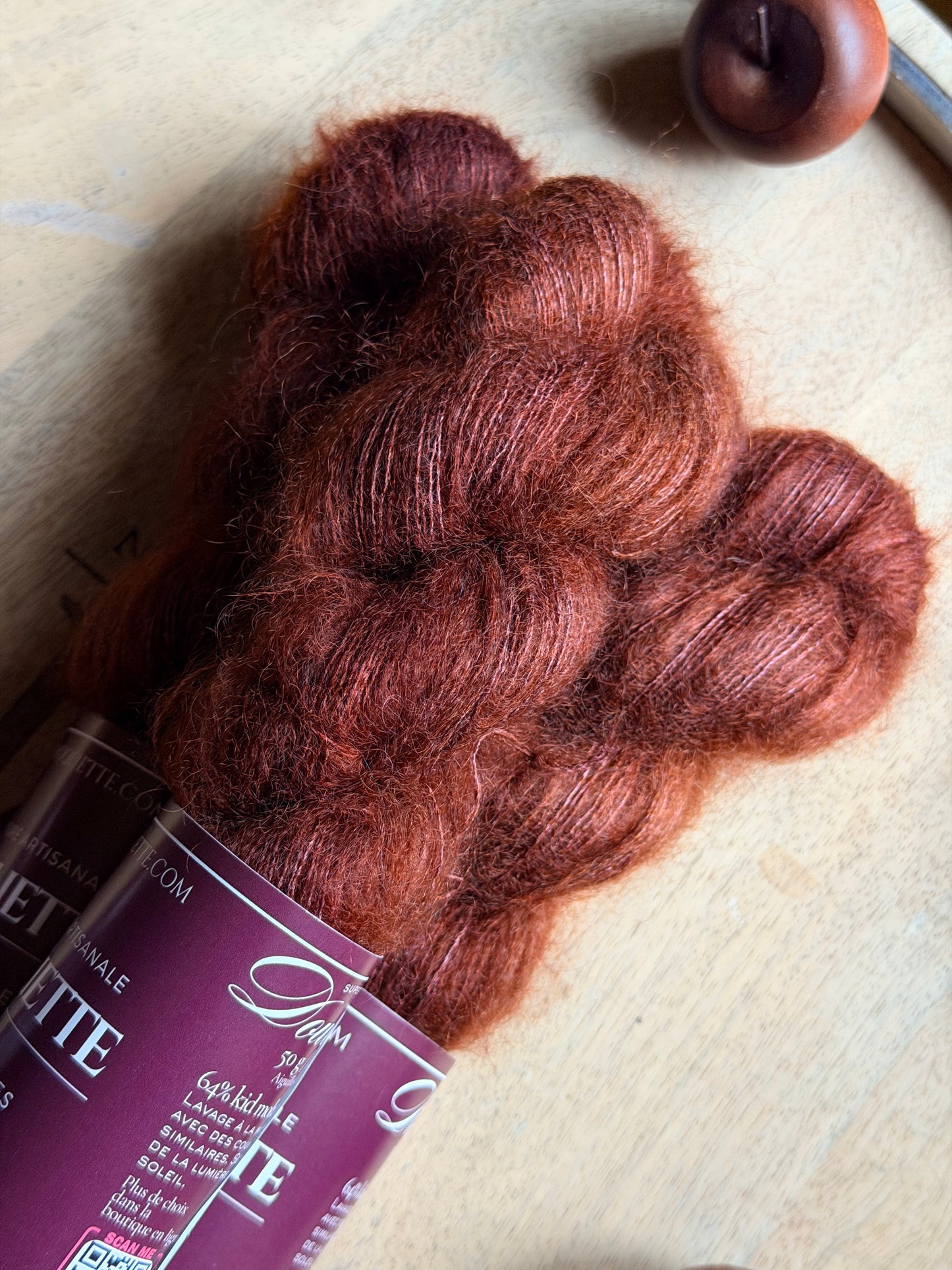 Laine artisanale lace Doucette kid mohair et soie brun auburn Joséphine Wooliette