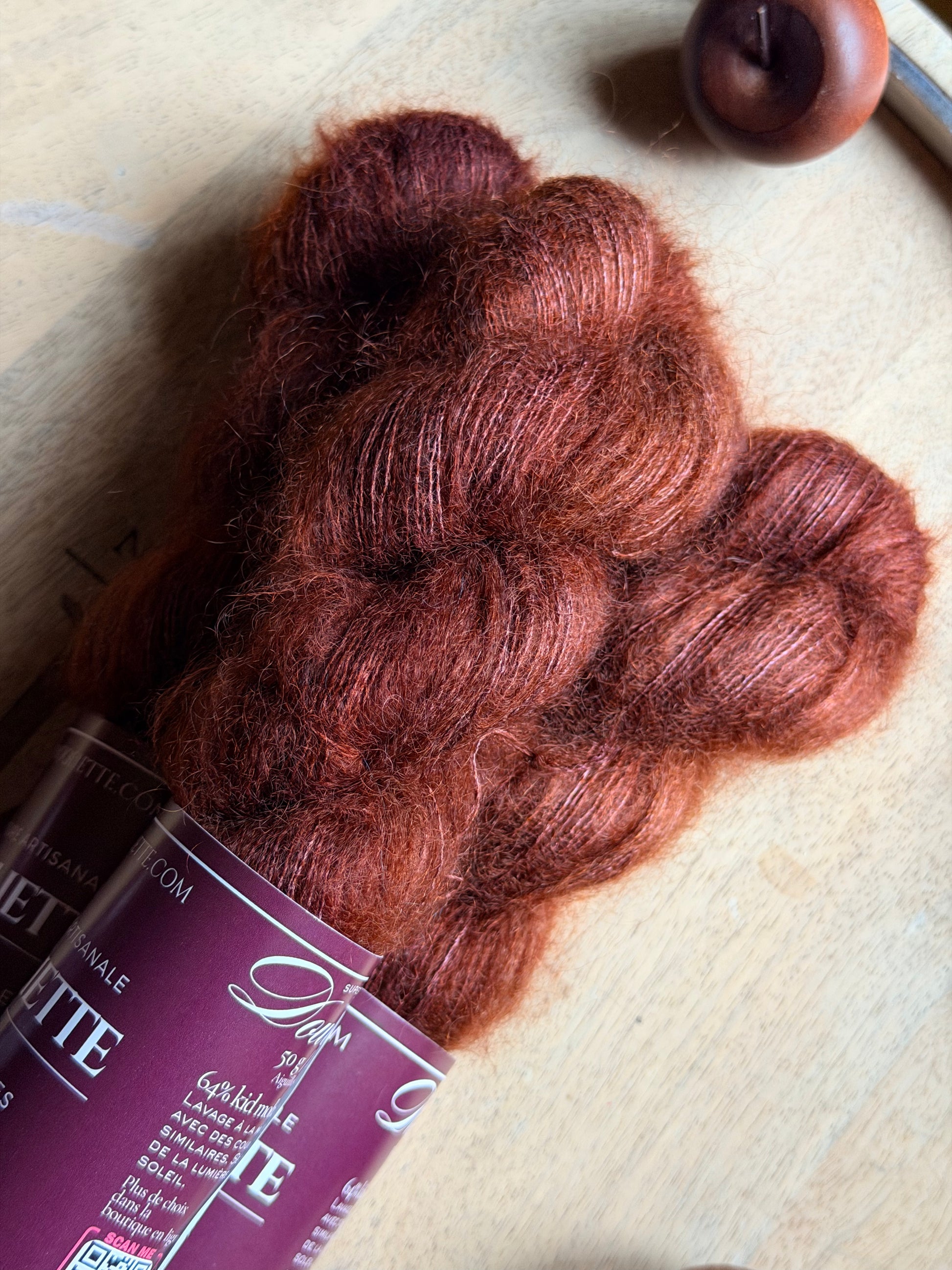 Laine artisanale lace Doucette kid mohair et soie brun auburn Joséphine Wooliette