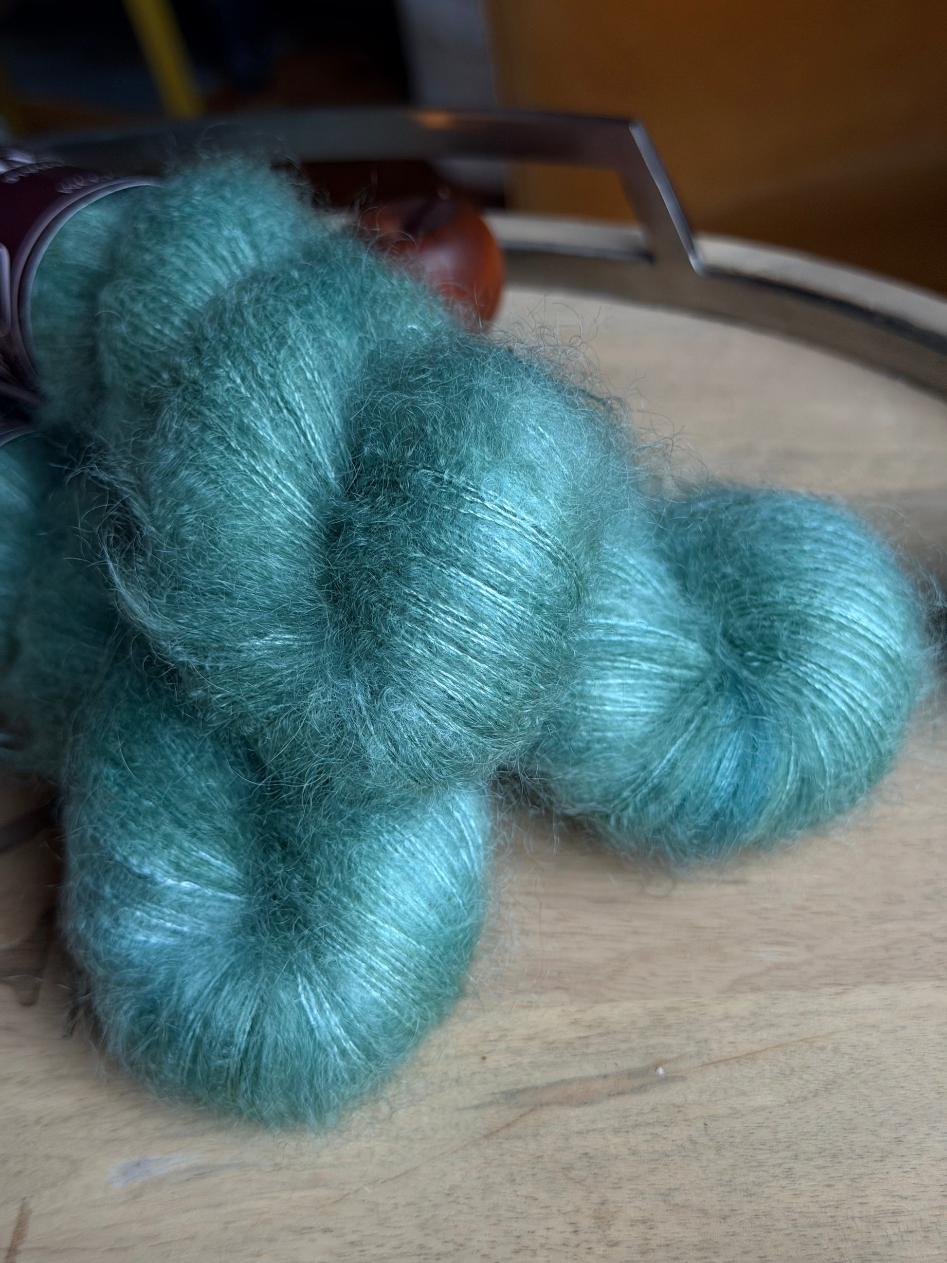 Collection Lettres d'automne Wooliette en Doucette mohair et soie, du fuchsia framboise au vert sauge et à l'orange vif