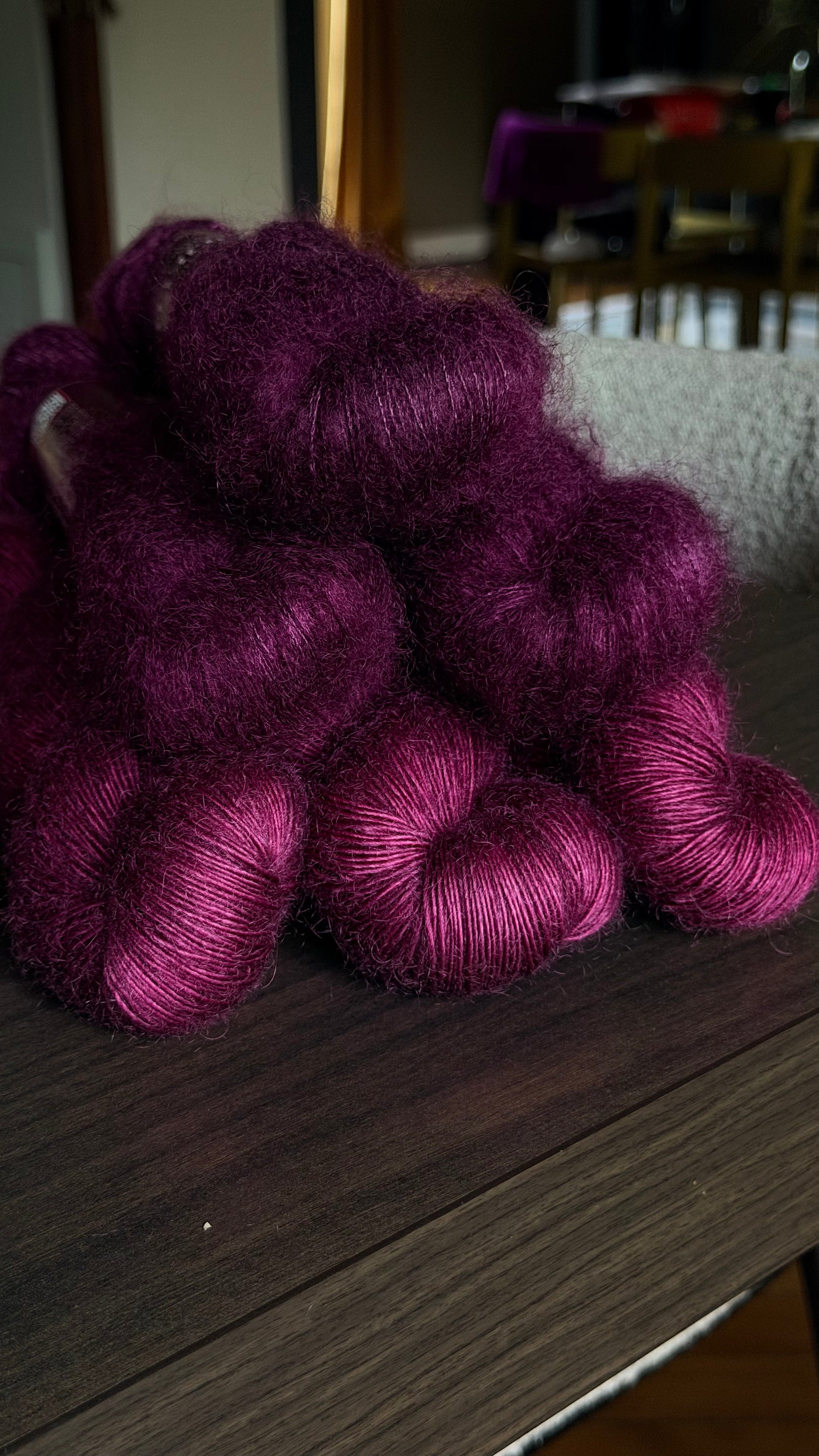 laine artisanale wooliette doucette mohair et soie coloris prunelle pour tricoter pulls et cardigans