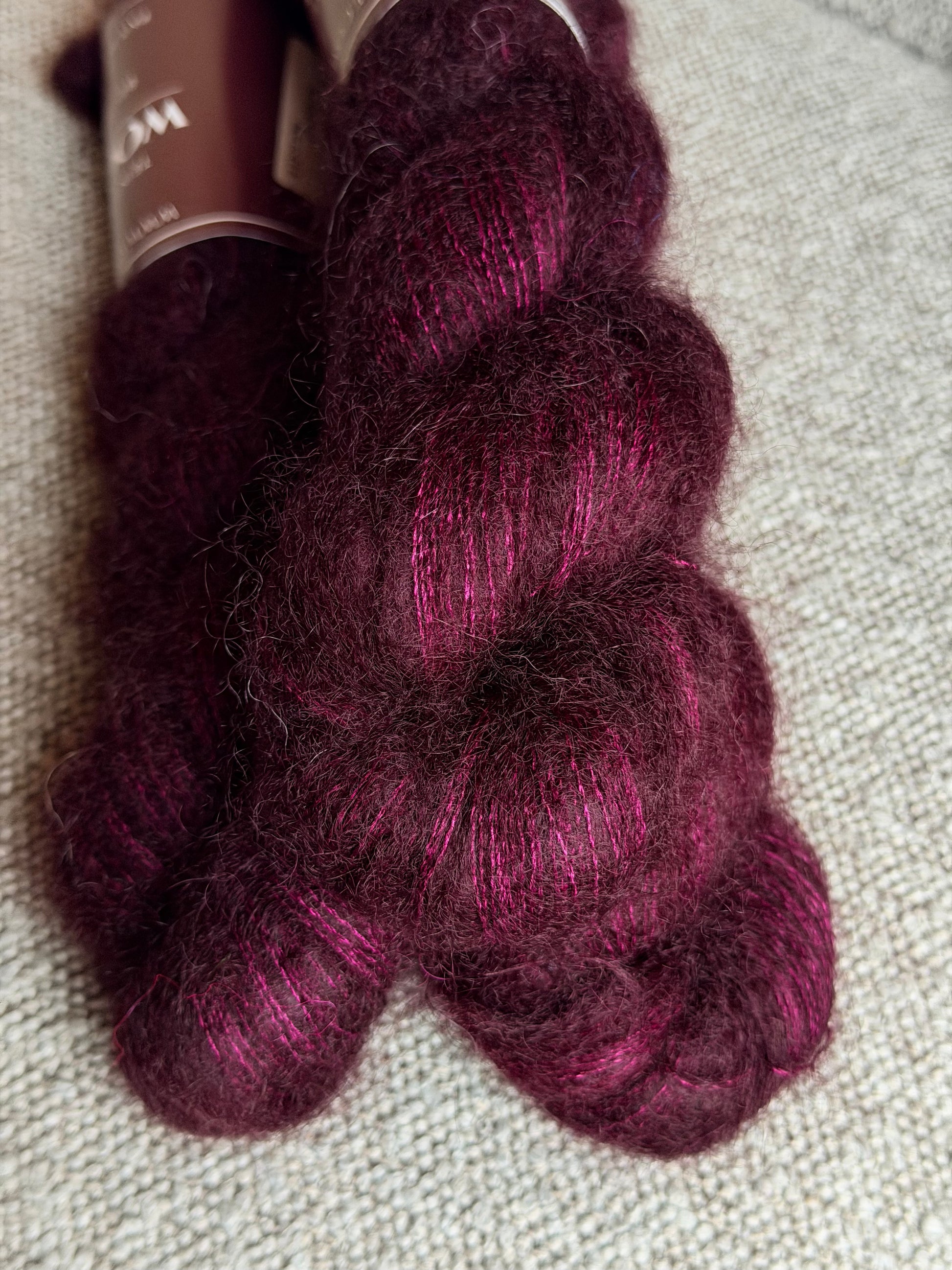 laine artisanale wooliette doucette mohair et soie coloris nuit toscane pour tricoter pulls et cardigans