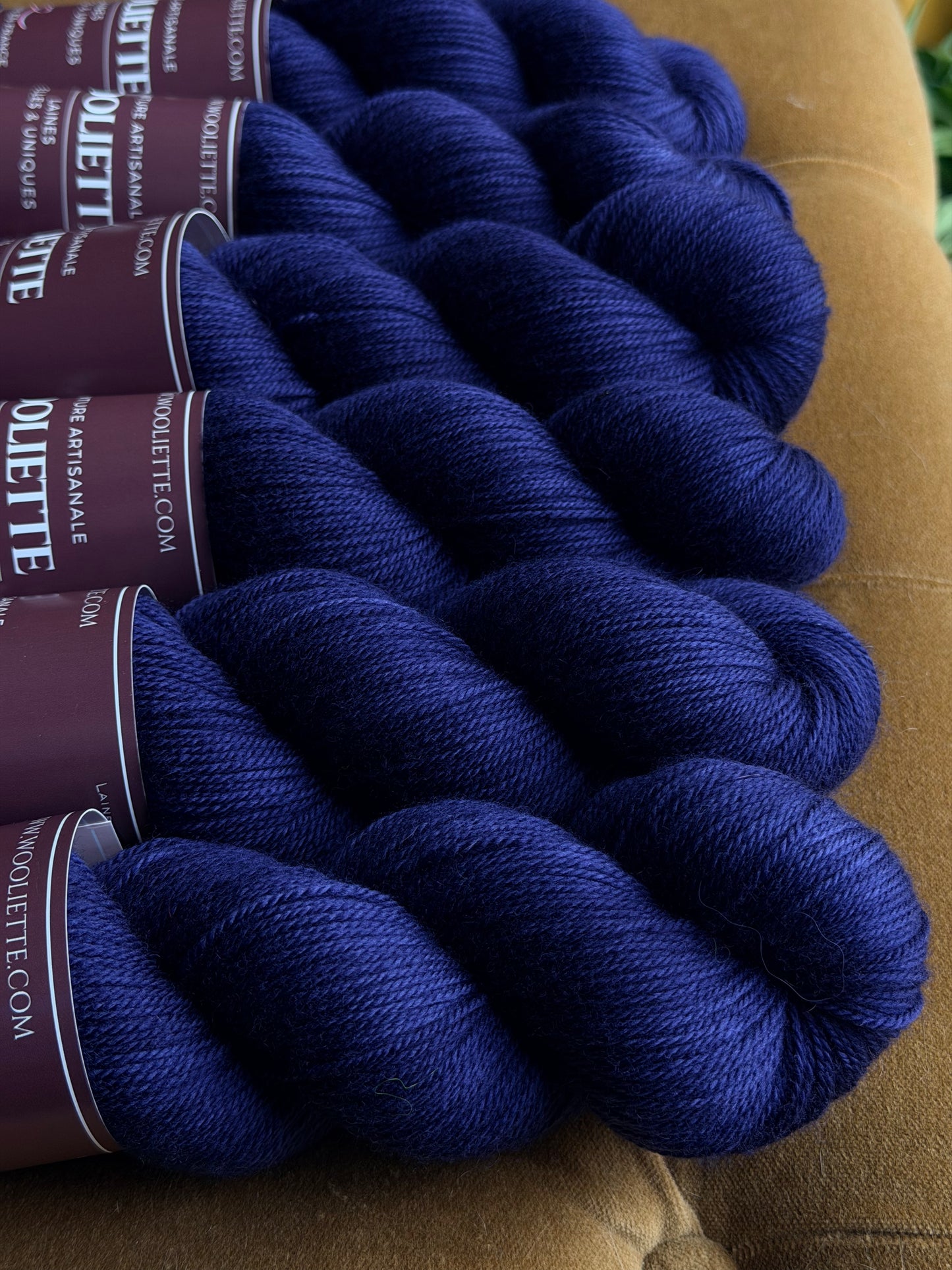 Écheveau laine mérinos sport Mamy Blue 100g 300m bleu marine foncé Wooliette