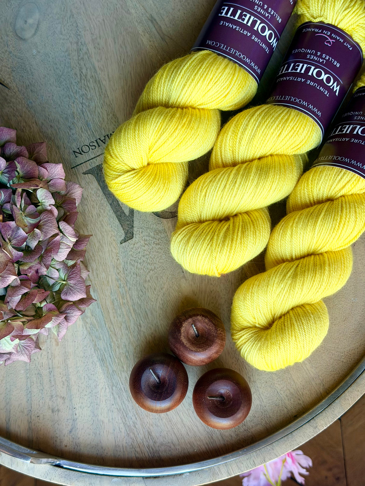 Écheveau laine mérinos sport Mango Lassi 100g 300m jaune doré curcuma Wooliette