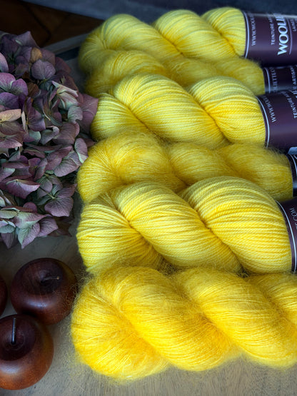 Détail texture laine Veloce mérinos sport coloris jaune miel Mango Lassi Wooliette