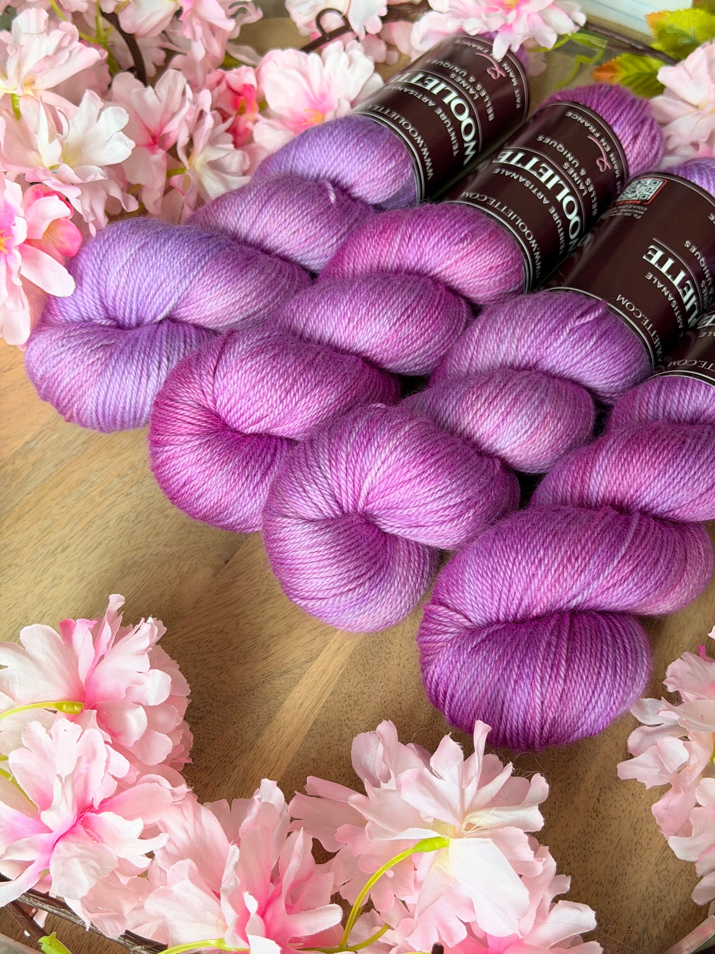 Détail texture laine Veloce mérinos sport coloris lilas nuancé Tulipe Wooliette