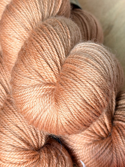 Écheveaux laine mérinos sport 100g 300m teinte main sur commande Wooliette