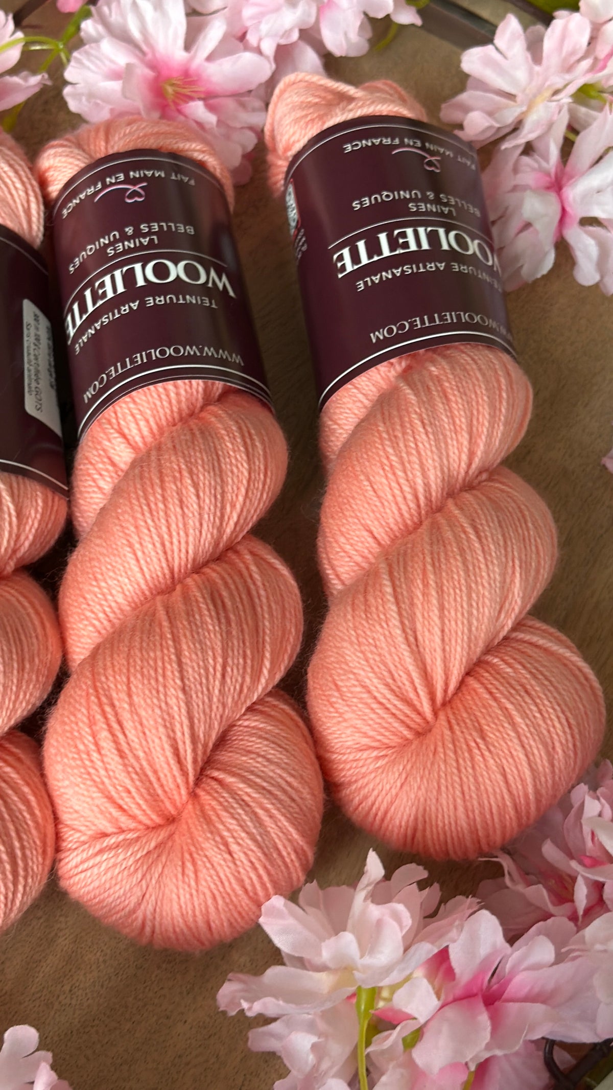 Laine Veloce Sport 100 % mérinos Coral Blush rose abricot teinte main Wooliette