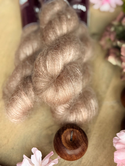 Laine artisanale Doucette Kid Mohair & Soie Latte Rosatto