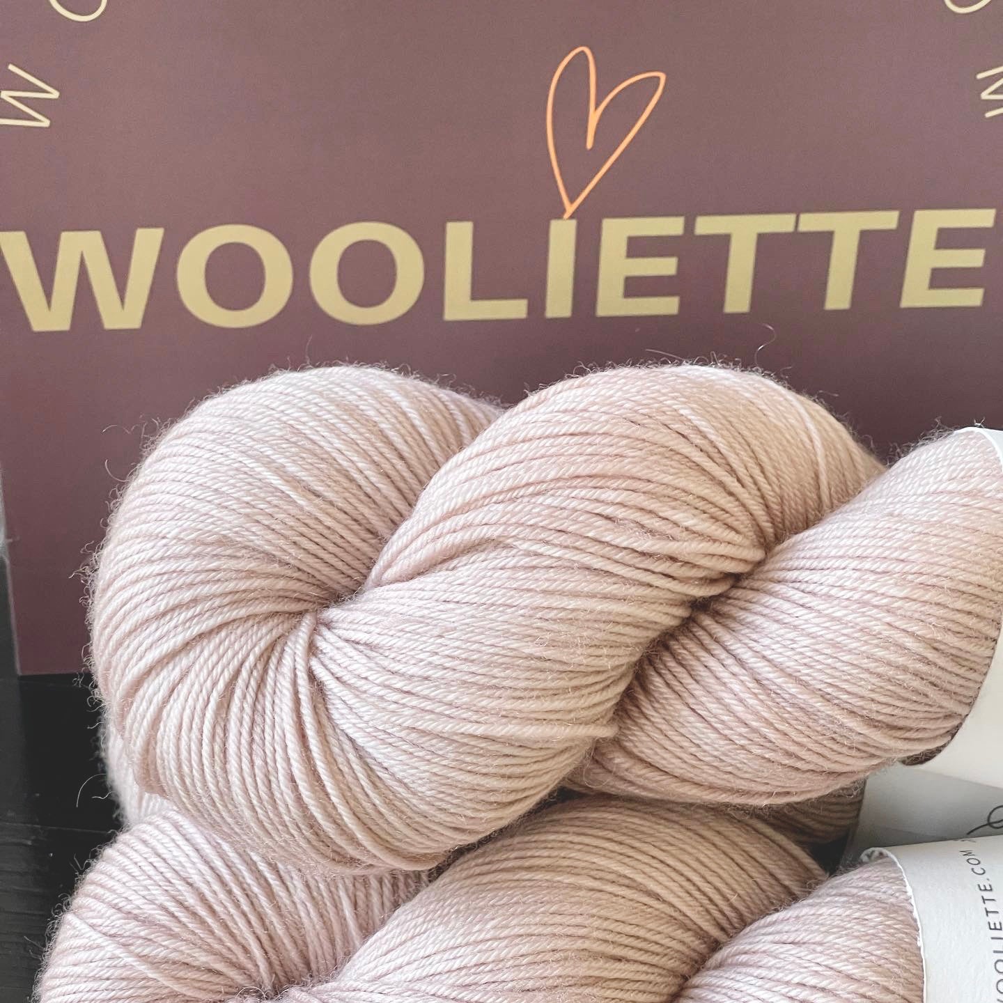 Écheveau laine mérinos nylon fingering Tender 100g 400m beige clair nude Wooliette