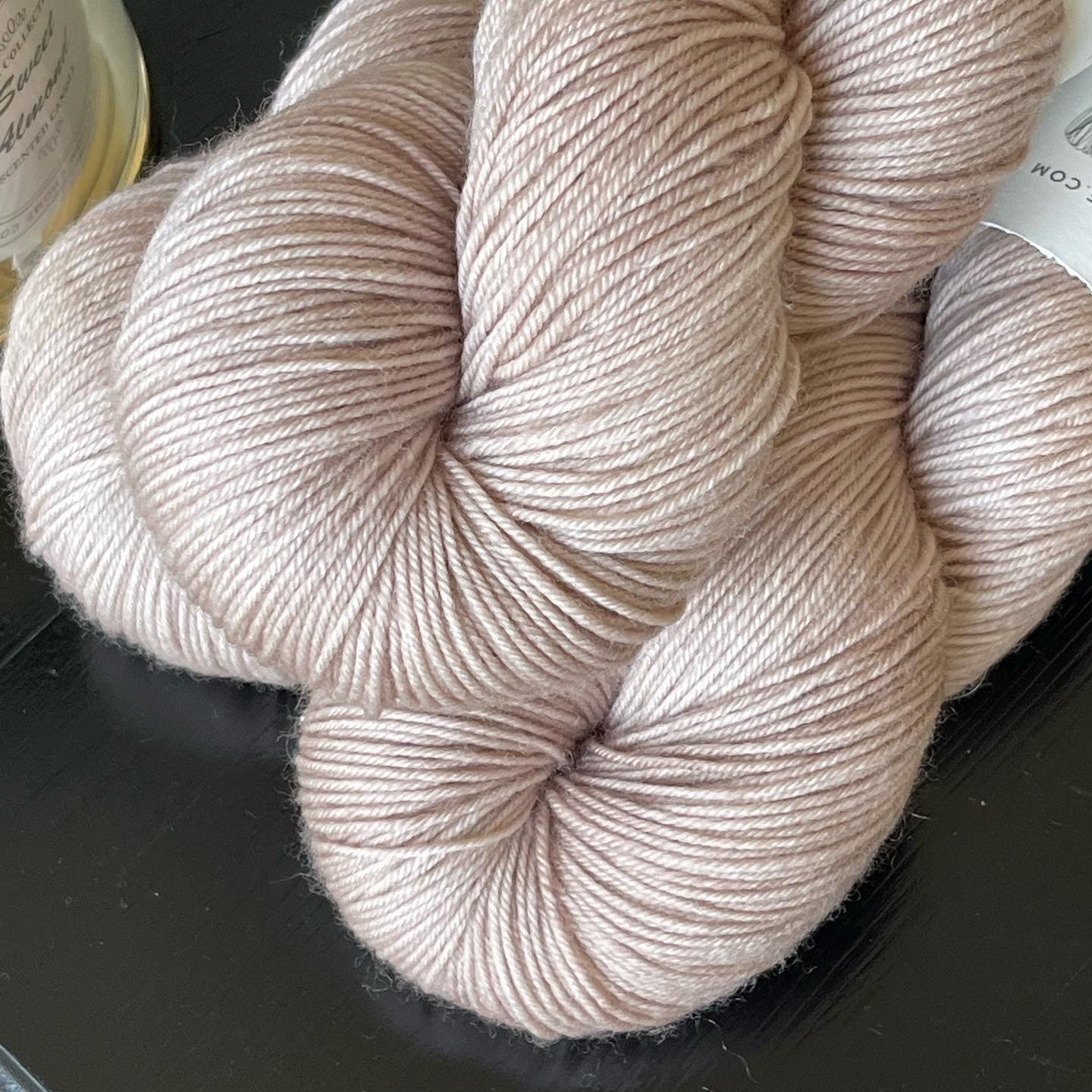 Écheveau laine mérinos nylon fingering Café Latte 100g 400m beige lin crémeux Wooliette