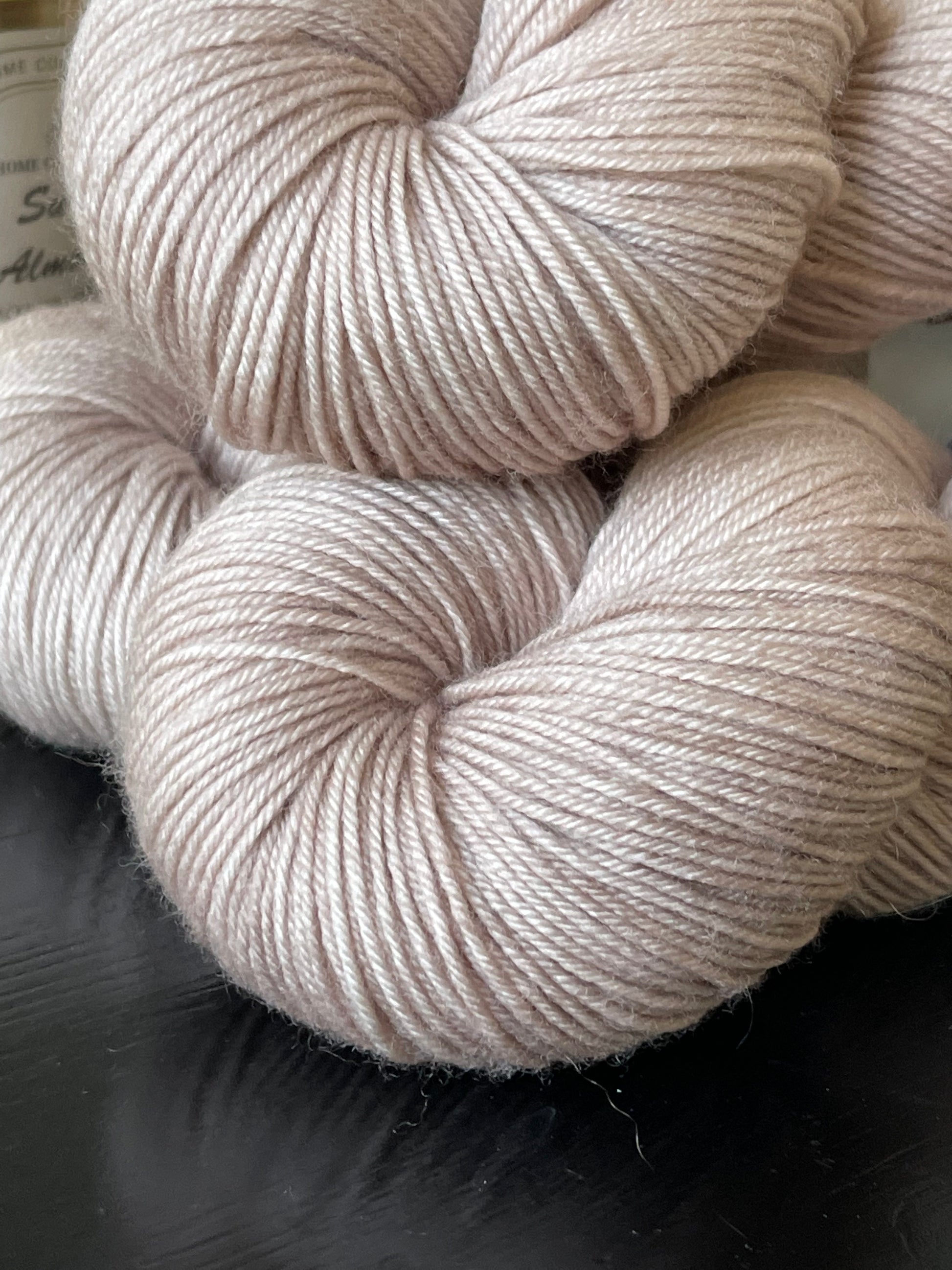 Détail texture laine Cybele mérinos nylon coloris beige naturel Café Latte Wooliette