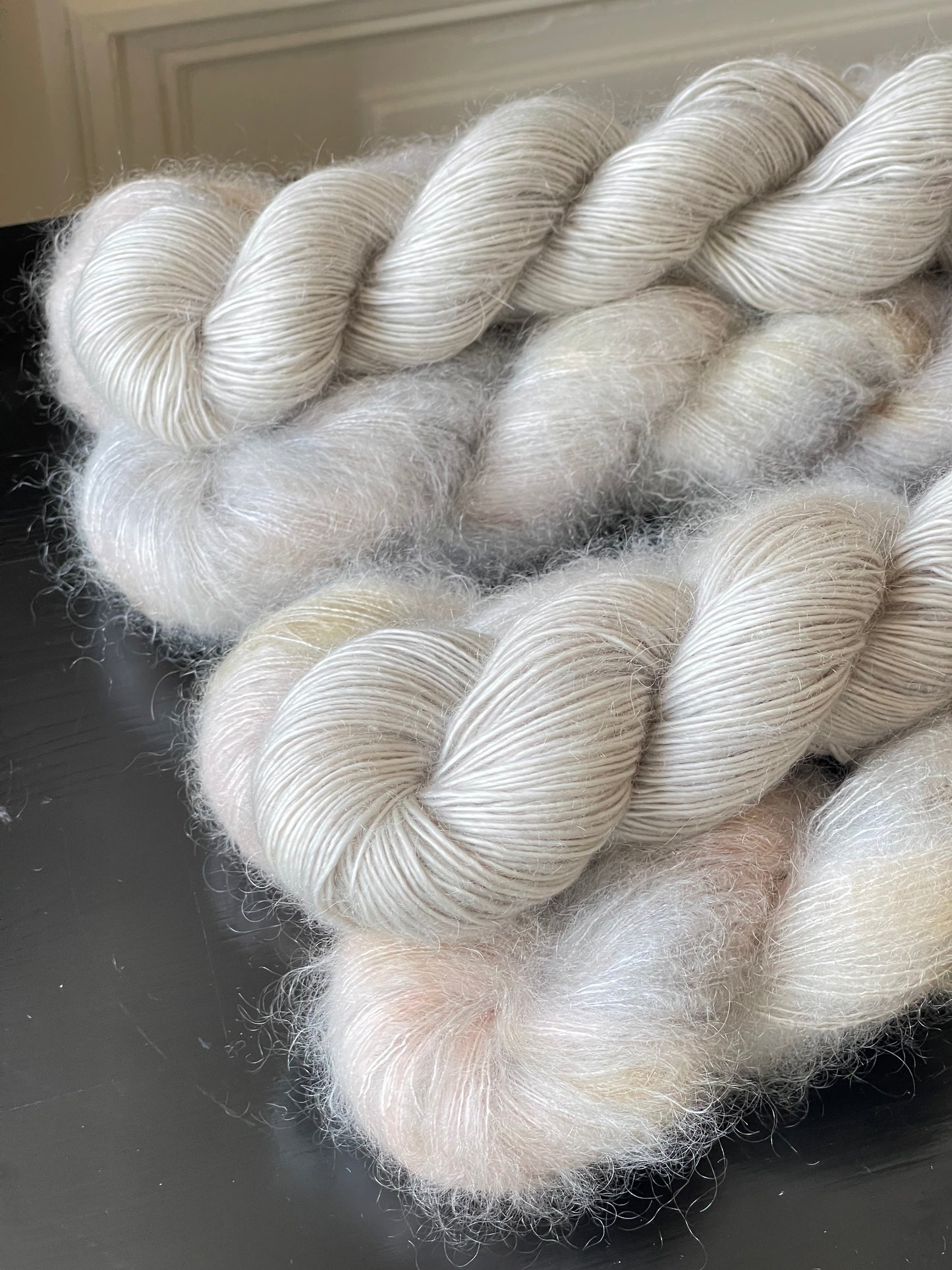 Écheveau laine single mérinos mohair fingering Perle 100g 400m gris perle Wooliette