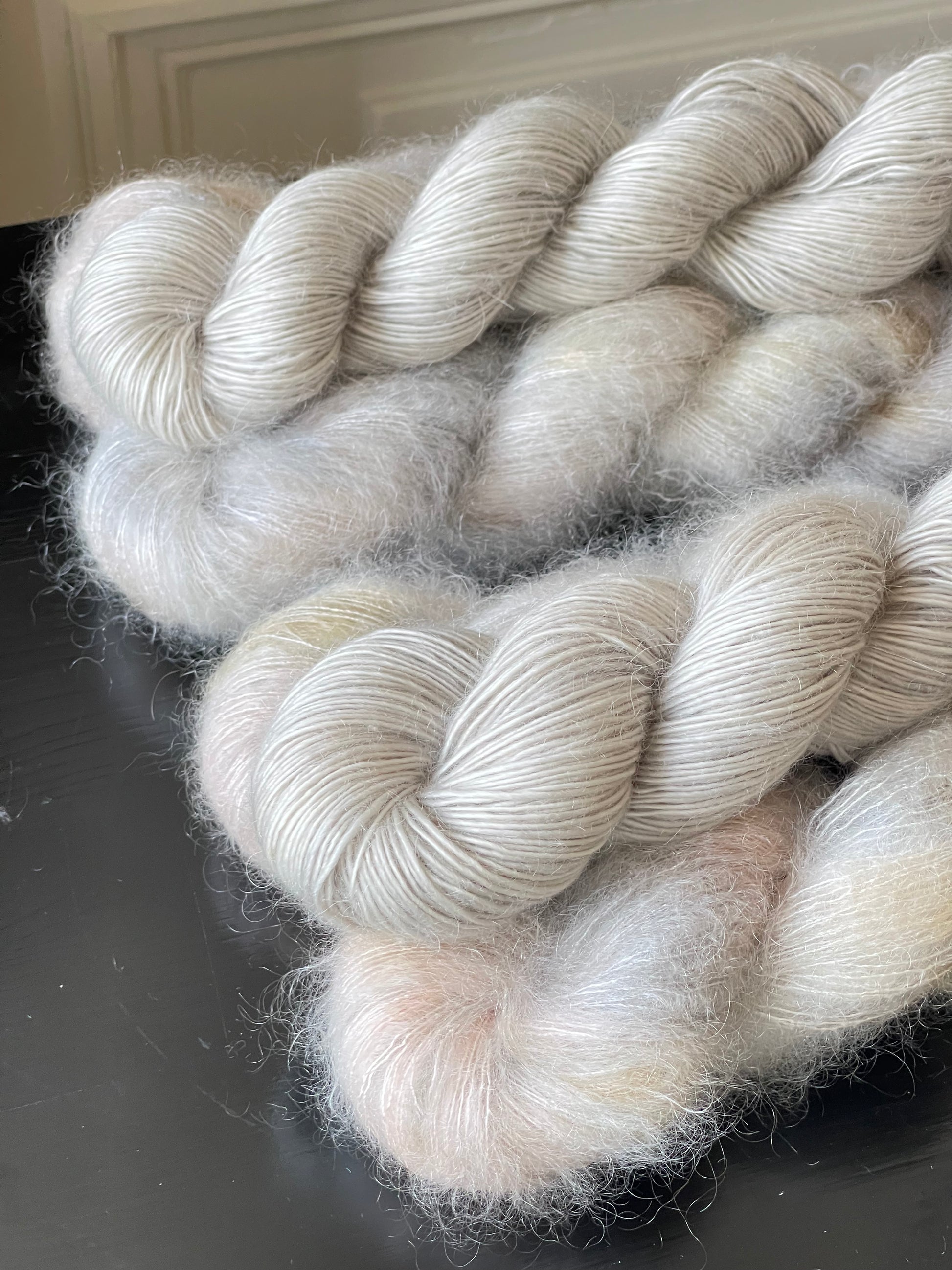 Écheveau laine single mérinos mohair fingering Perle 100g 400m gris perle Wooliette