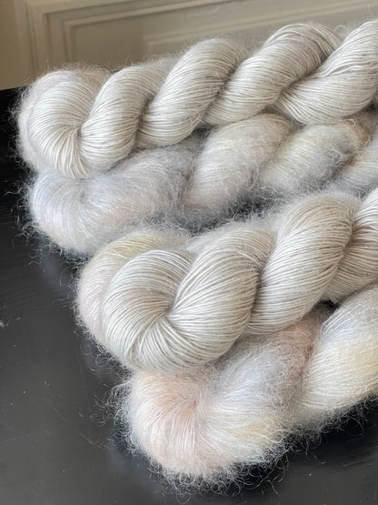 Écheveau laine single mérinos mohair fingering Perle 100g 400m gris perle Wooliette