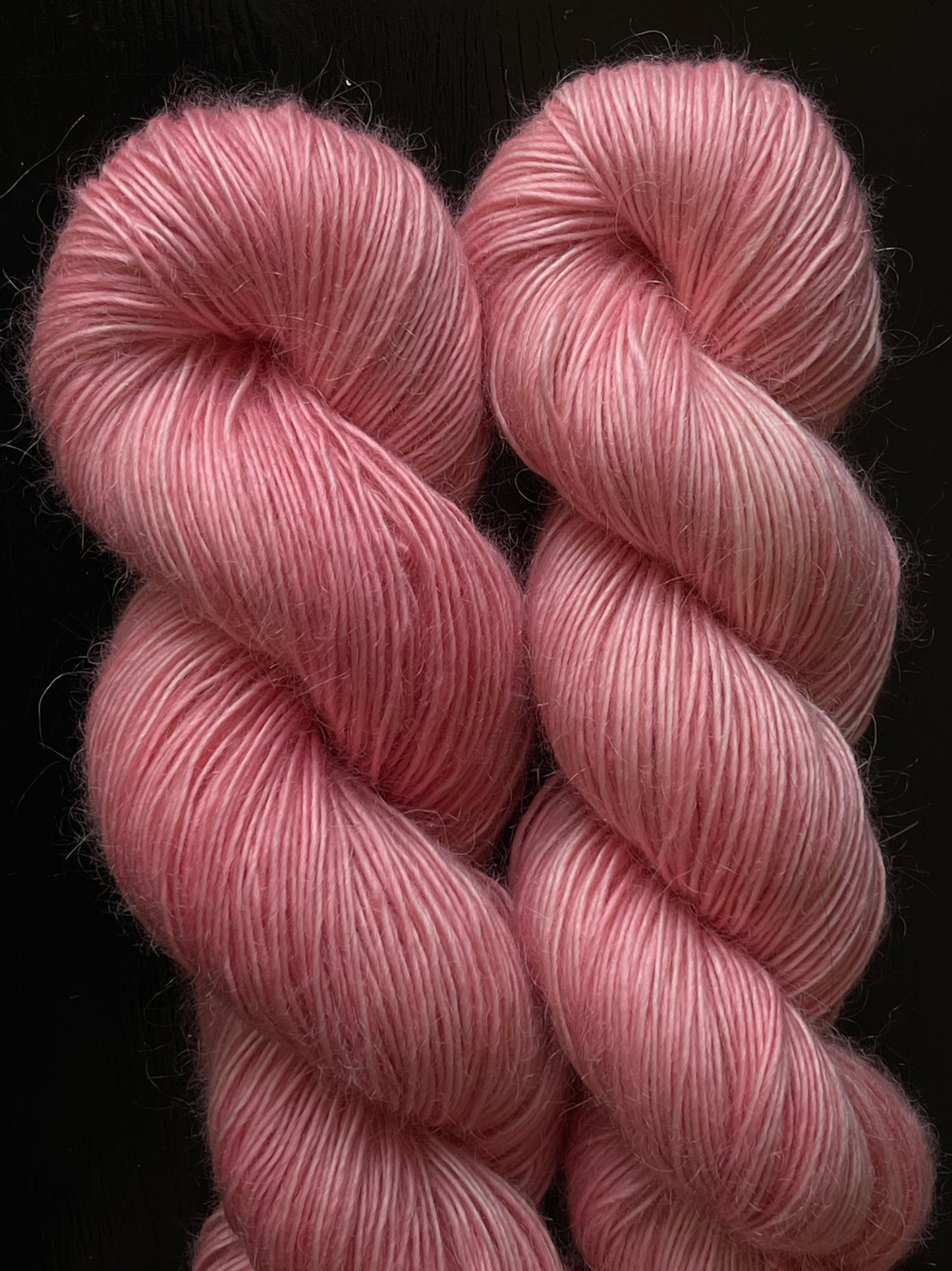 Laine artisanale rose mérinos et mohair fingering France Wooliette
