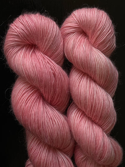 Laine artisanale rose mérinos et mohair fingering France Wooliette