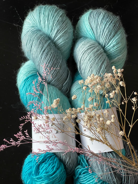 Felicia Single merino fingering Waves