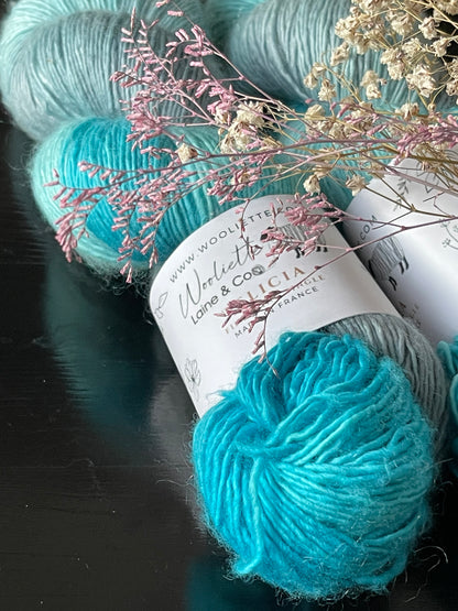 Felicia Single merino fingering Waves